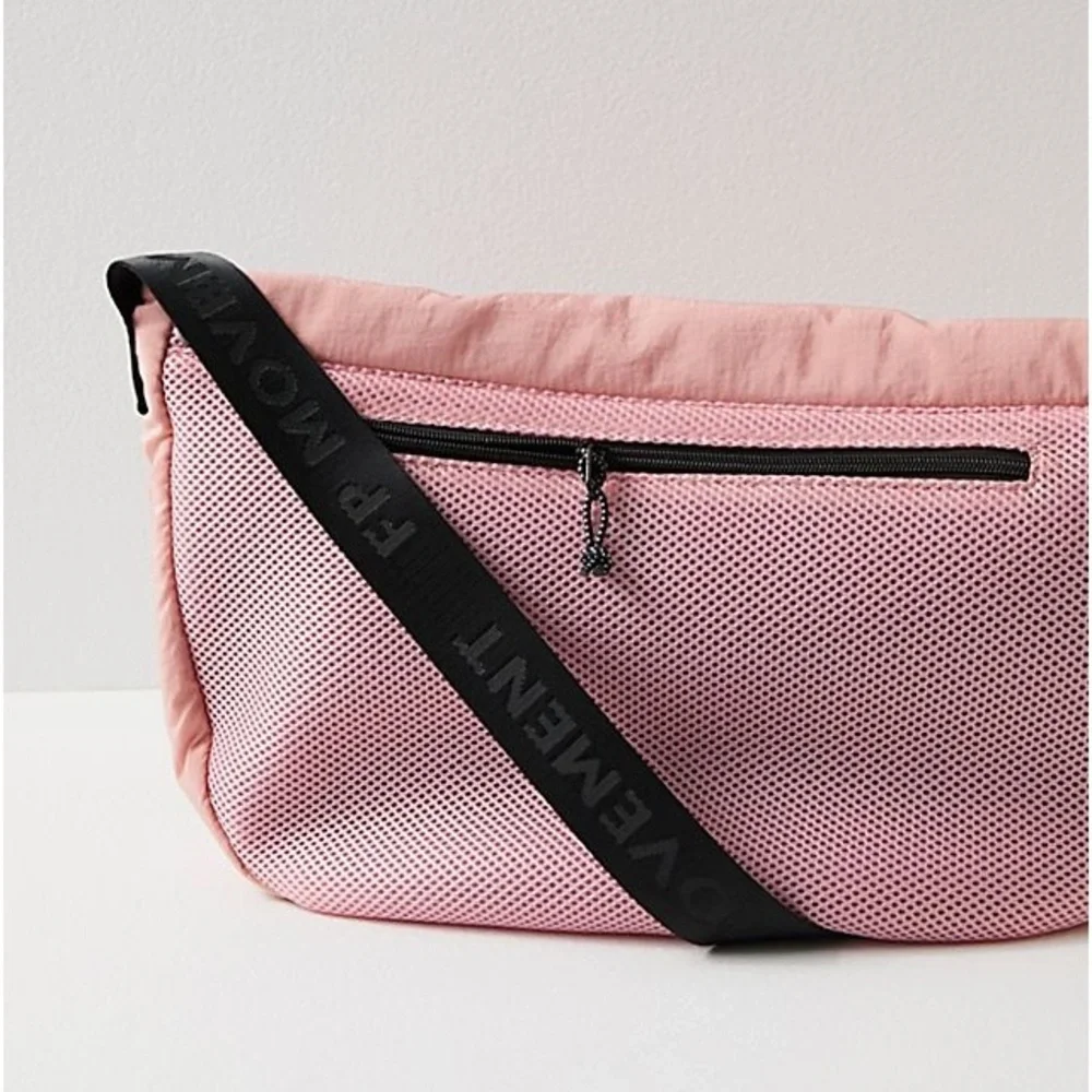 FREE PEOPLE Pink/Grey Playoff Sherpa Messenger Bag | NEW/NWT!!🩷🩷
